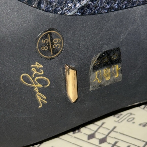 42 Gold Kiki Boots Snakeskin/ Suede Size 8.5 - Picture 8 of 8